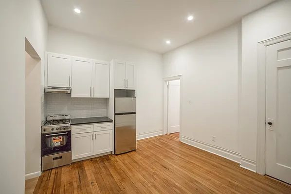 Rented by Jonathan Wachtel, LREB | media 25