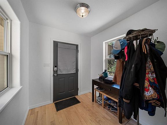 3rd image of 405 Berry Drive