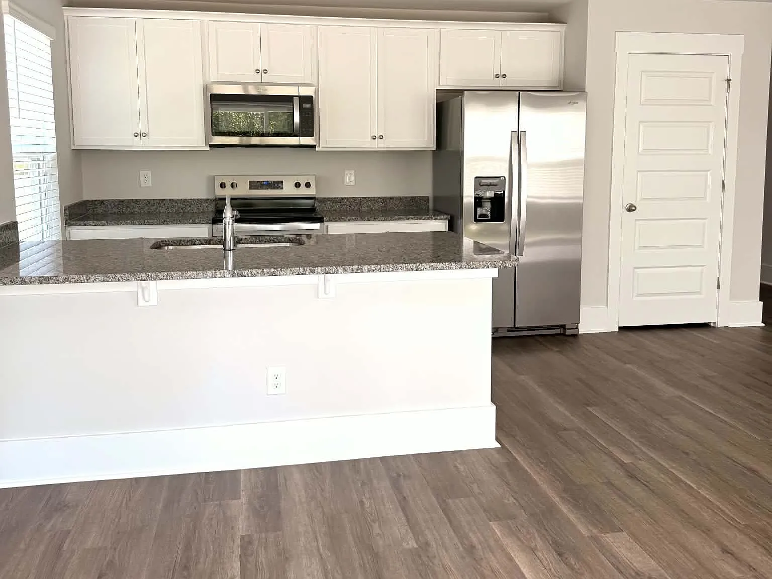 4 bed, 2.5 bath, 1555 sqft, $2,250 — Photo 4