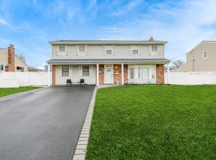 55 Primrose Ln, Kings Park, NY 11754