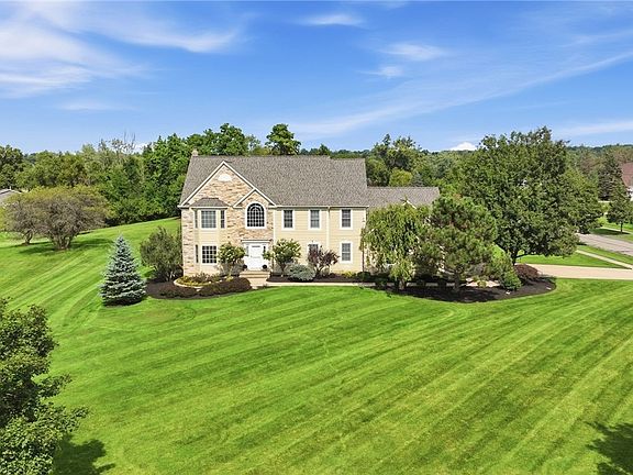 2nd image of 28685 Blue Pond Trl