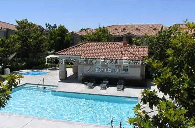 2 bed, 2.0 bath, 904 sqft, $2,745 — Photo 1