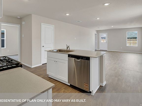 3rd image of 734 JENNIFER WAY