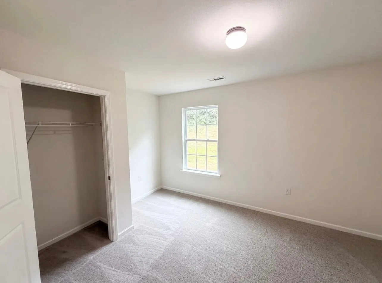 4 bed, 2.5 bath, 1947 sqft, $1,875 — Photo 4