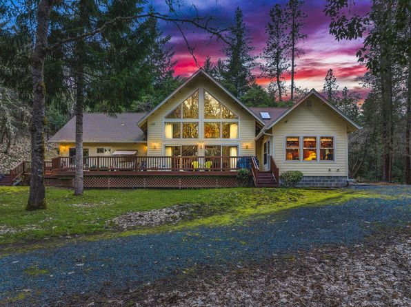 780 Pinecrest Dr, Grants Pass, OR 97526