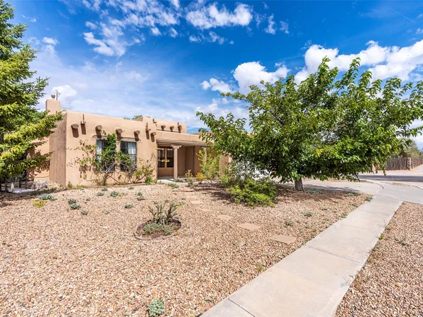7501 Snow Blossom Rd, Santa Fe, NM 87507