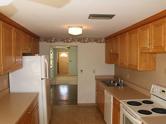 2nd image of 941 Greer Dr