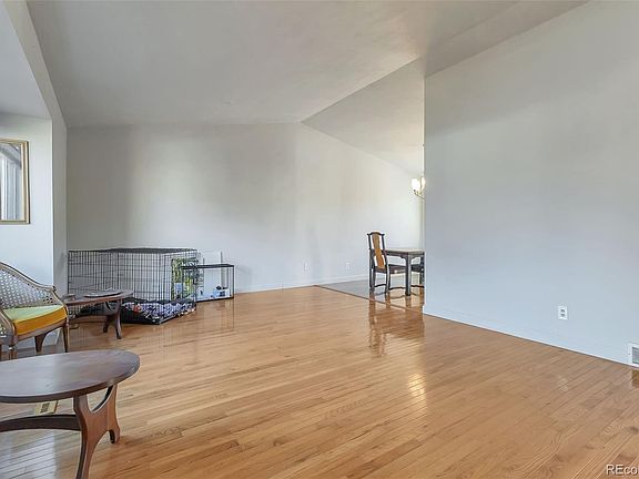 4th image of 2325 15th Avenue