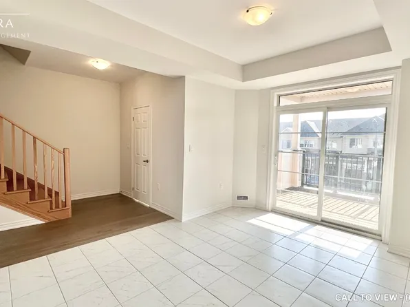 105 Air Dancer Cres, Oshawa, ON