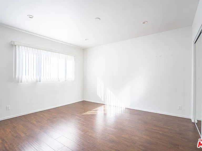 5831 Carlton Way #8 — Photo 12