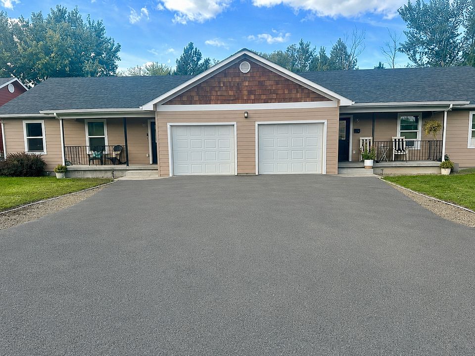 Duplex Unit 7 located in quiet culdesac