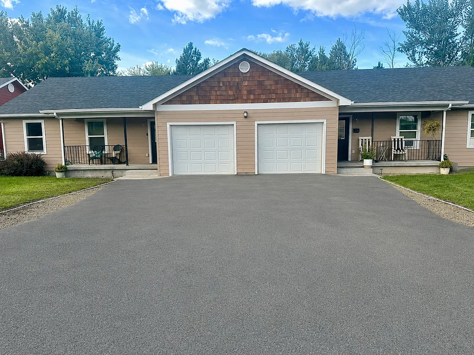Duplex Unit 7 located in quiet culdesac