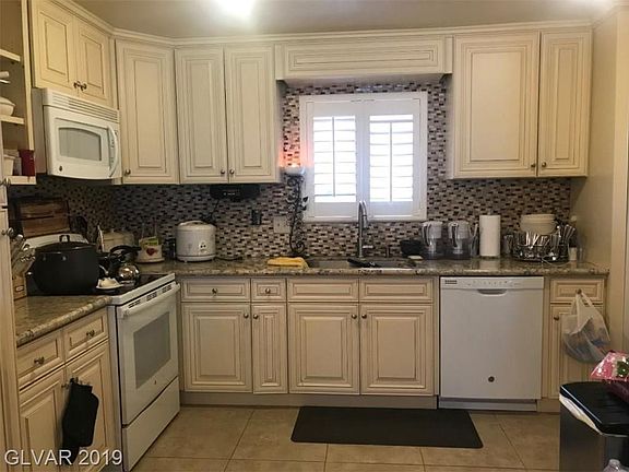 2nd image of 221 Greenbriar Townhouse Way