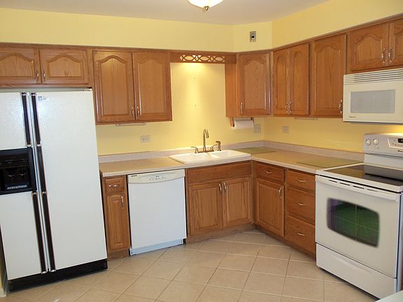 5th image of 2301 183rd St APT 302