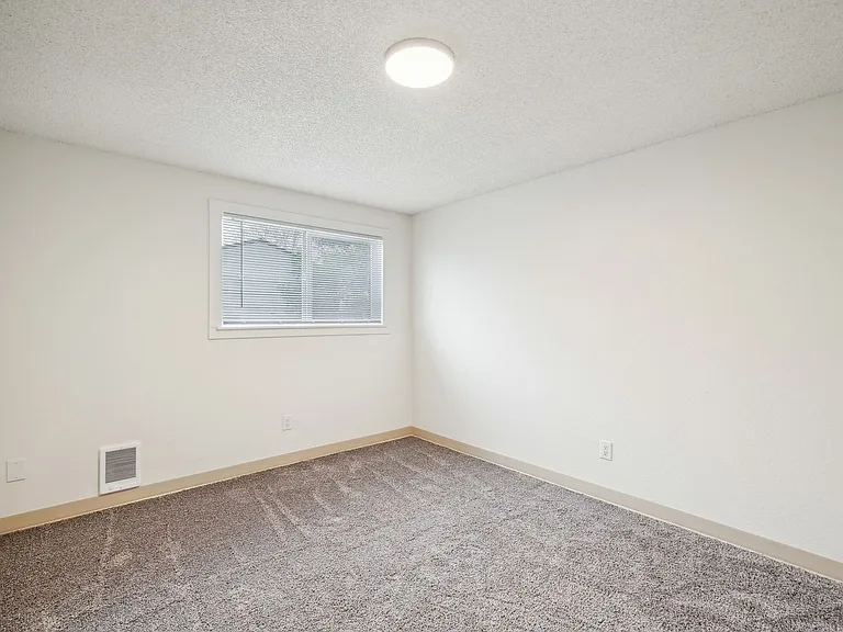 The 1800 Place Apartments — Photo 38