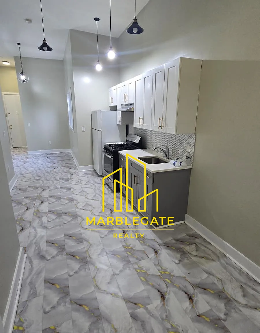 2 bed, 850 sqft, $1,750 — Photo 1