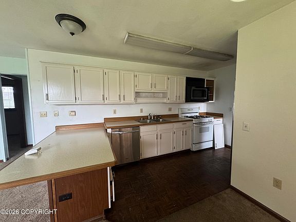 4th image of 160 W Marydale Ave