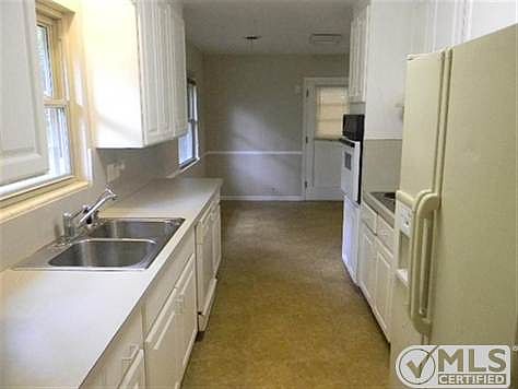 2nd image of 1906 Sunset Ln #6