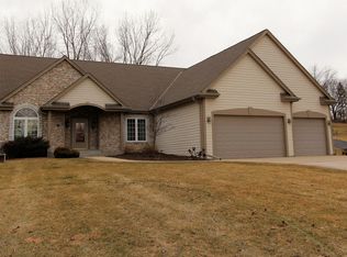 N50W26116 Bayberry Dr, Pewaukee, WI 53072