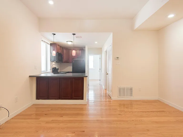 1520 Bainbridge St #A — Photo 1