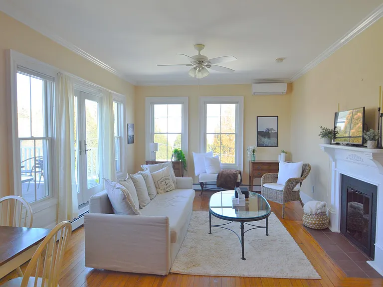 398 Wolcott Ave #4 — Photo 17