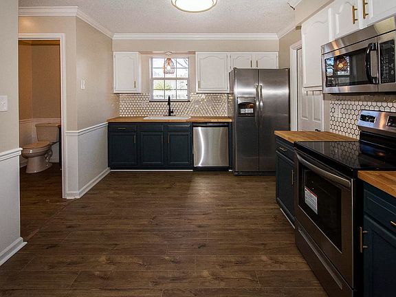 4th image of 2105 Karnswood Dr