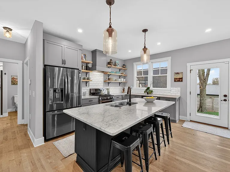 605 W End Cir — Photo 8