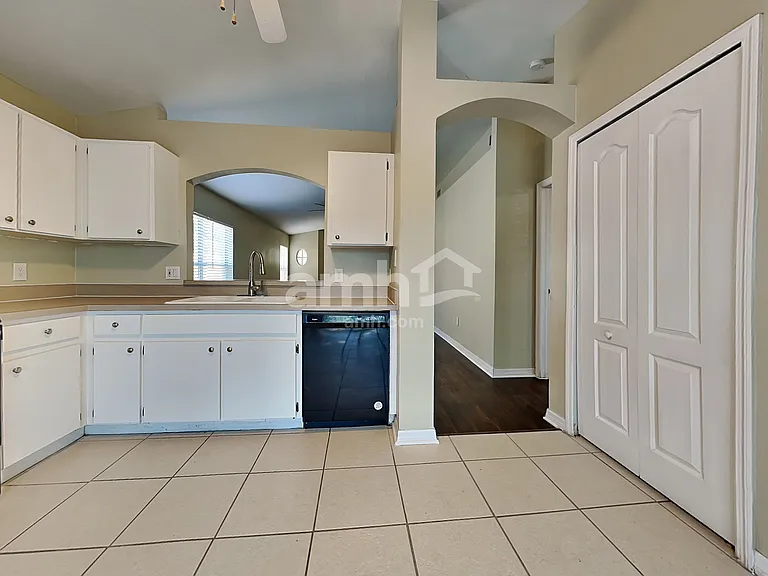 10431 Blackmore Dr — Photo 4
