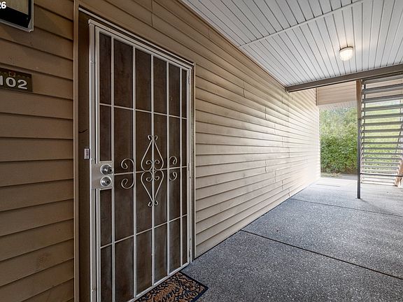 3rd image of 10834 NE Holly St #102