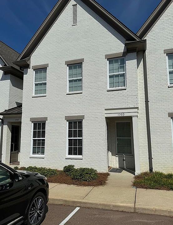 1st image of 102 Farm View Dr APT 1303