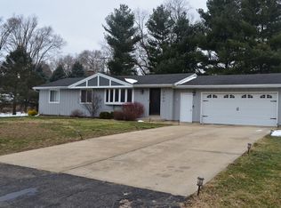 2004 Eagle Dr, Freeport, IL 61032