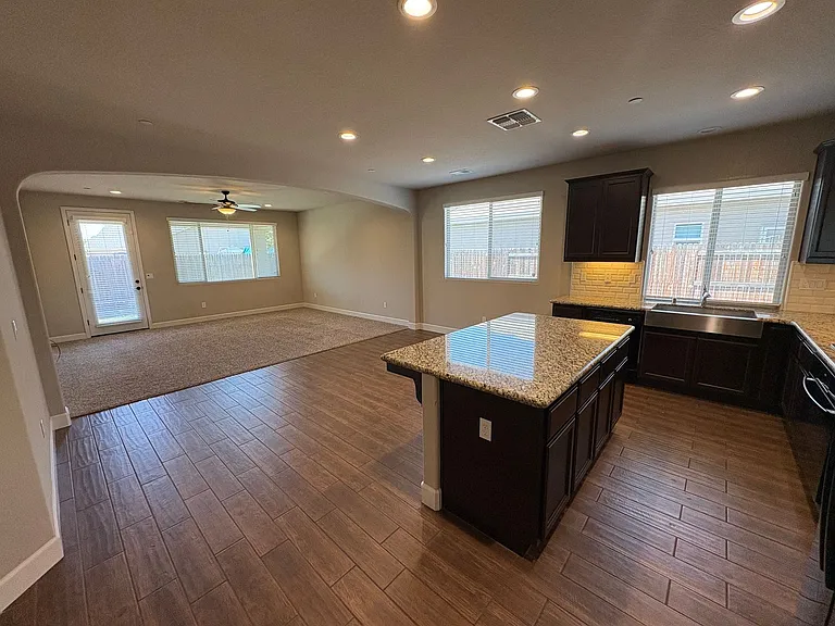 551 Montana De Oro St — Photo 31
