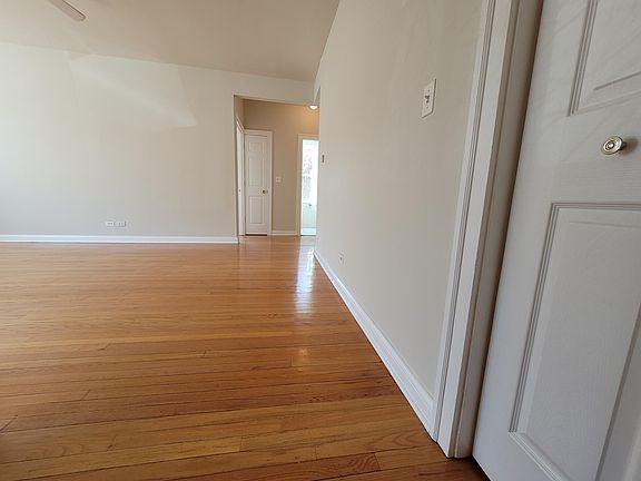 5th image of 2424 W Catalpa Ave #2