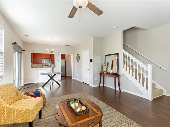 525 Hadleybrook Dr, Chesapeake, VA 23320