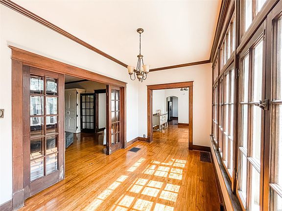 4th image of 616 E Saint Louis St