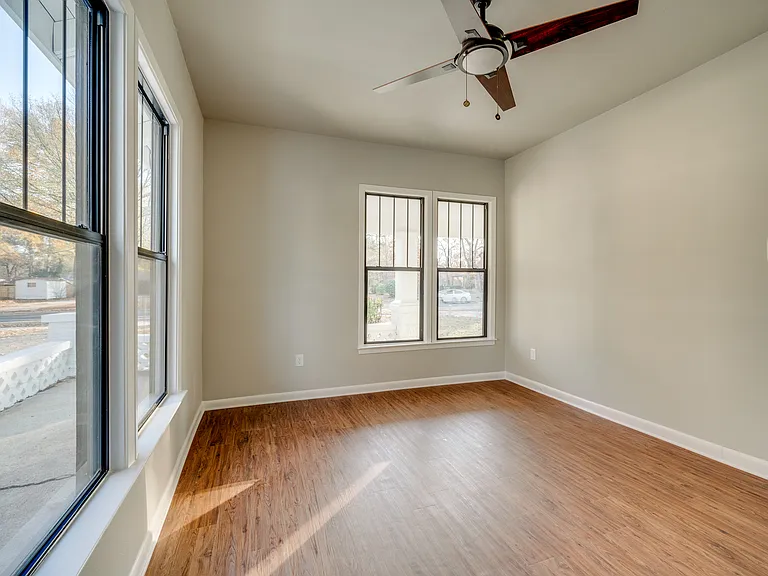 1912 Robinson Ave #B — Photo 7