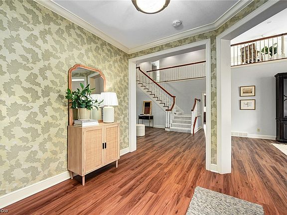 4th image of 13 Warwick Ln