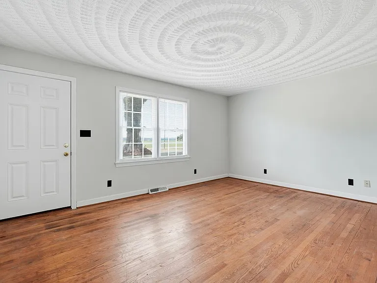 524 Benefit Rd — Photo 7