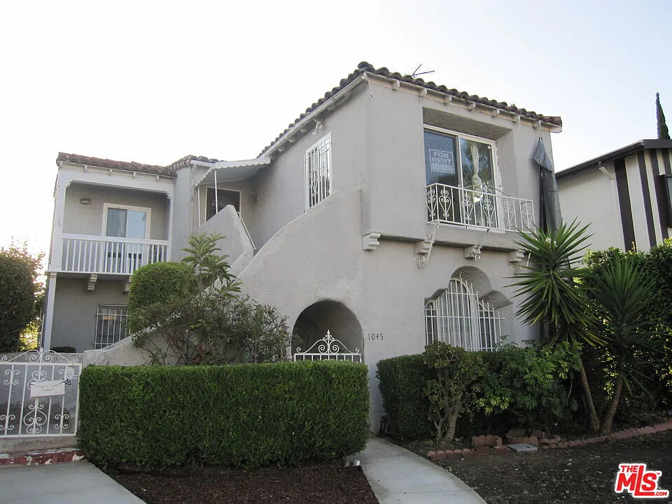 2 bed, 1.0 bath, 1600 sqft, $3,900 — Photo 1