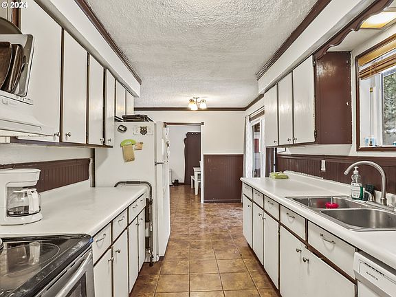 5th image of 112 Lowrane Dr