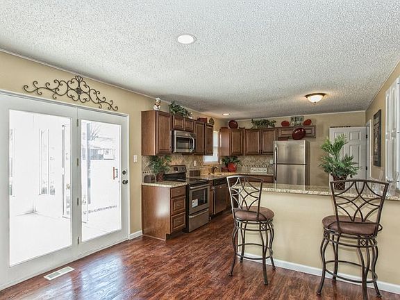3rd image of 4036 Del Lago Dr