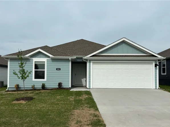 301 NW Granny Smith St, Gentry, AR 72734