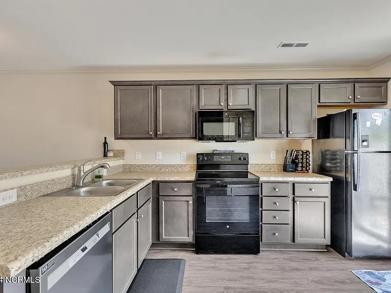 445 Sullivan Loop Rd — Photo 11