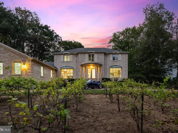 6006 River Dr, Lorton, VA 22079