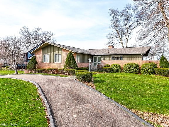 2nd image of 211 S Bay Dr