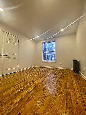 4th image of 18 N Moore St APT 5R