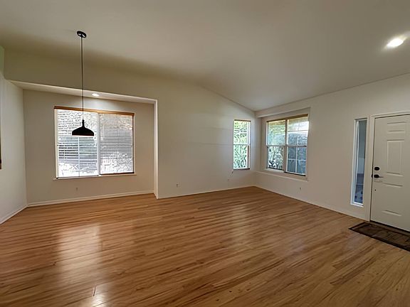 4th image of 725 Asilo St
