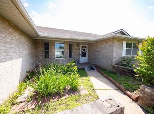 2421 Meadow Ln, Ponca City, OK 74604