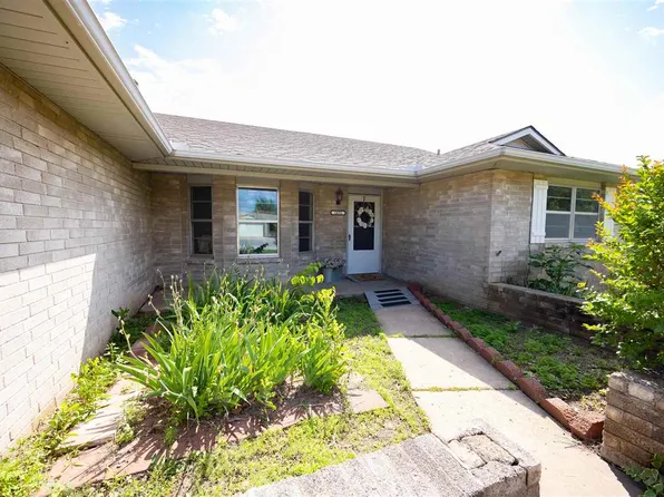 2421 Meadow Ln, Ponca City, OK 74604