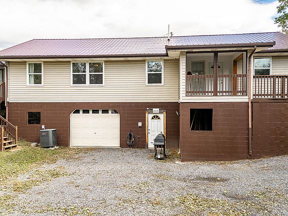 3rd image of 132 Dahlia St